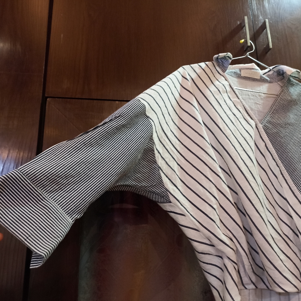 Stylish striped linen crop top( size L) - Picture 6 of 11